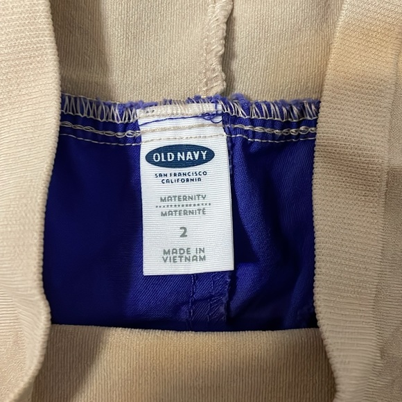 Maternity Shorts size 2 Gap and Old Navy - Picture 6 of 7